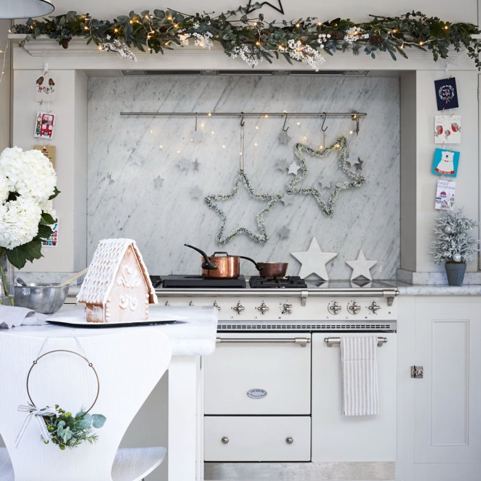 Christmas kitchen cabinet decor