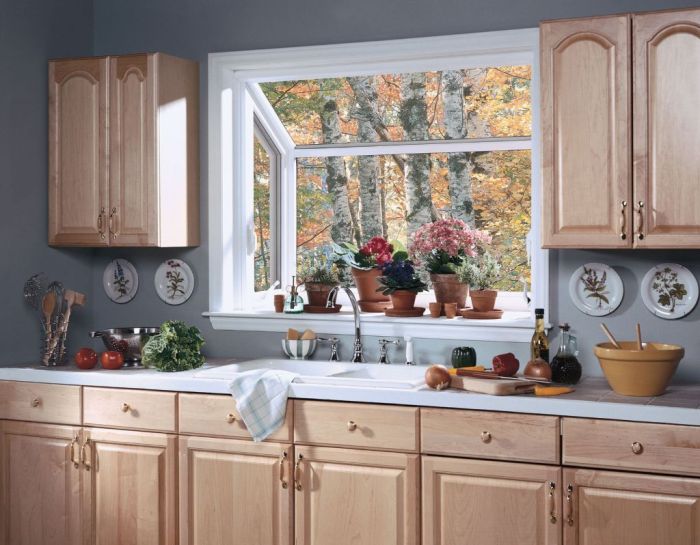 Kitchen bay window decor