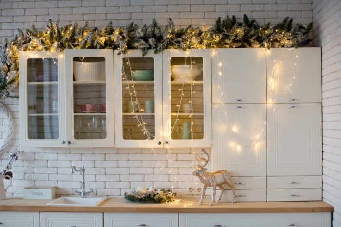 Christmas kitchen cabinet decor