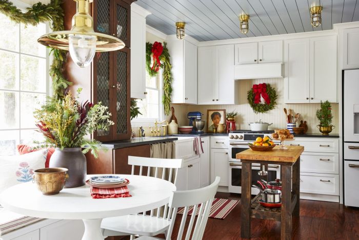 Christmas kitchen cabinet decor