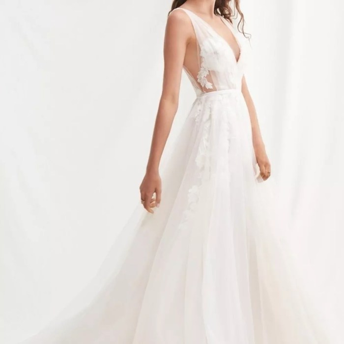 Garden wedding dresses with sleeves